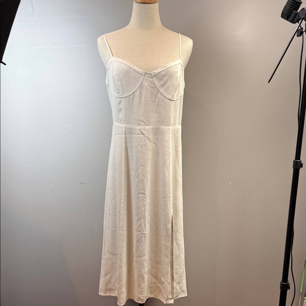 Aritzia Sunday Best Viola Midi Dress
Size: Large - Picture 2 of 9